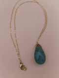 Collier pendentif en forme de goutte en fluorine verte A