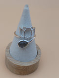 Bague Lotus en argent 925 rhodié &amp; labradorite AA&nbsp;– Ajustable
