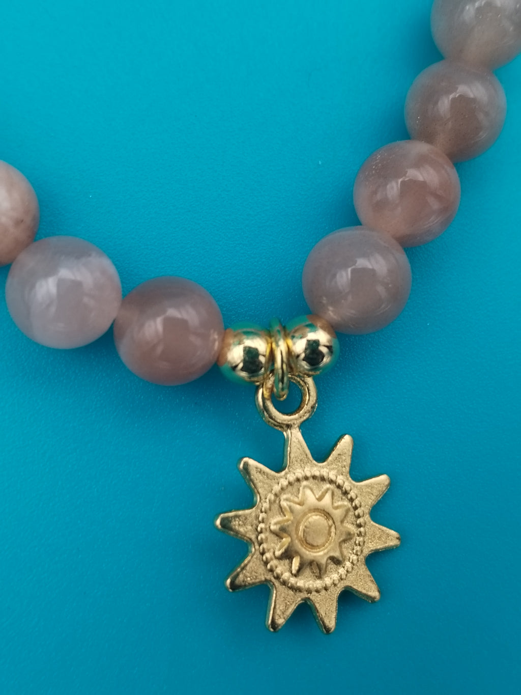 Bracelet élastique en pierre de soleil &amp; breloque soleil doré – Hypoallergénique