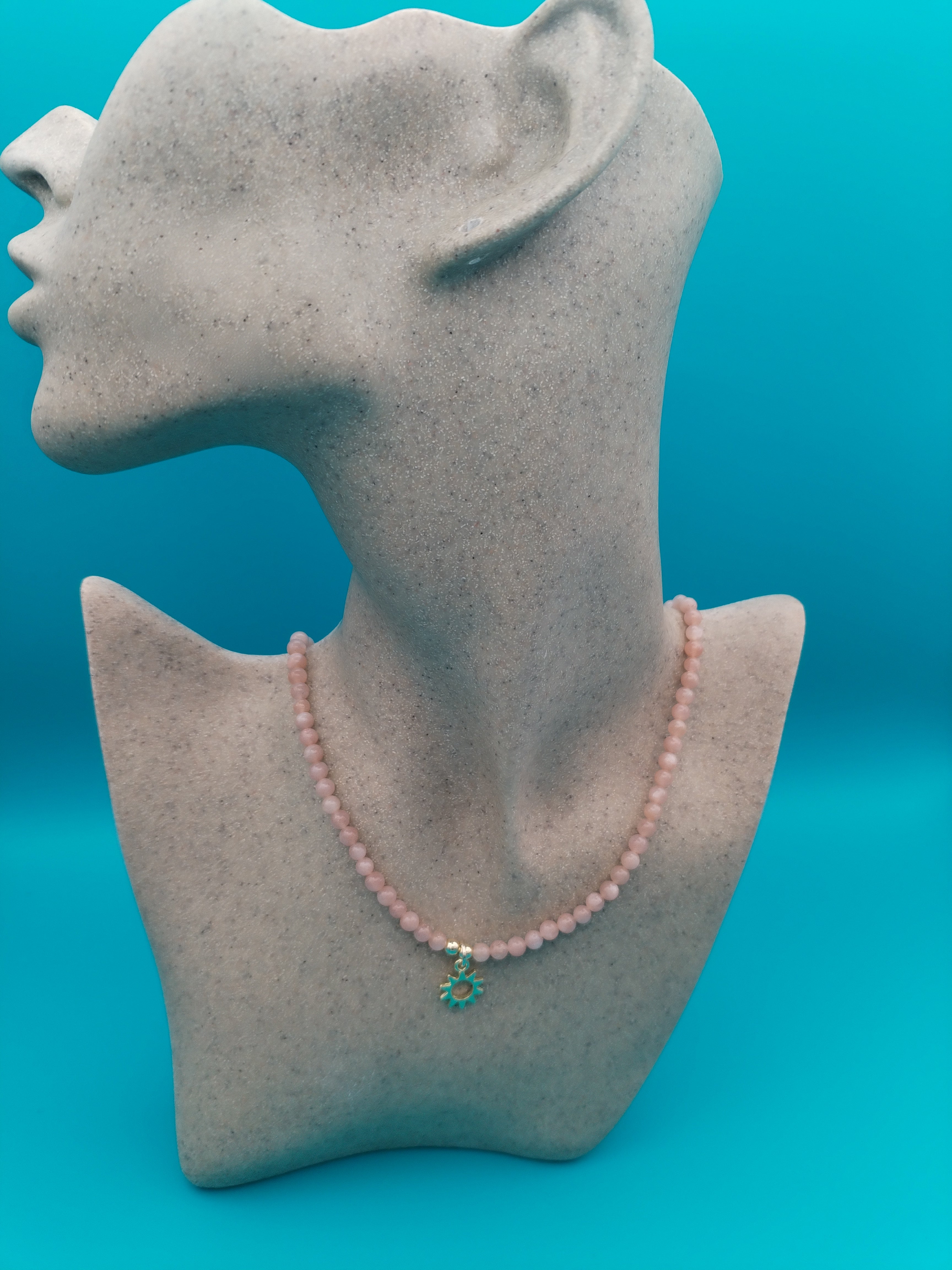 Collier ajustable en pierre de soleil &amp; pendentif soleil doré