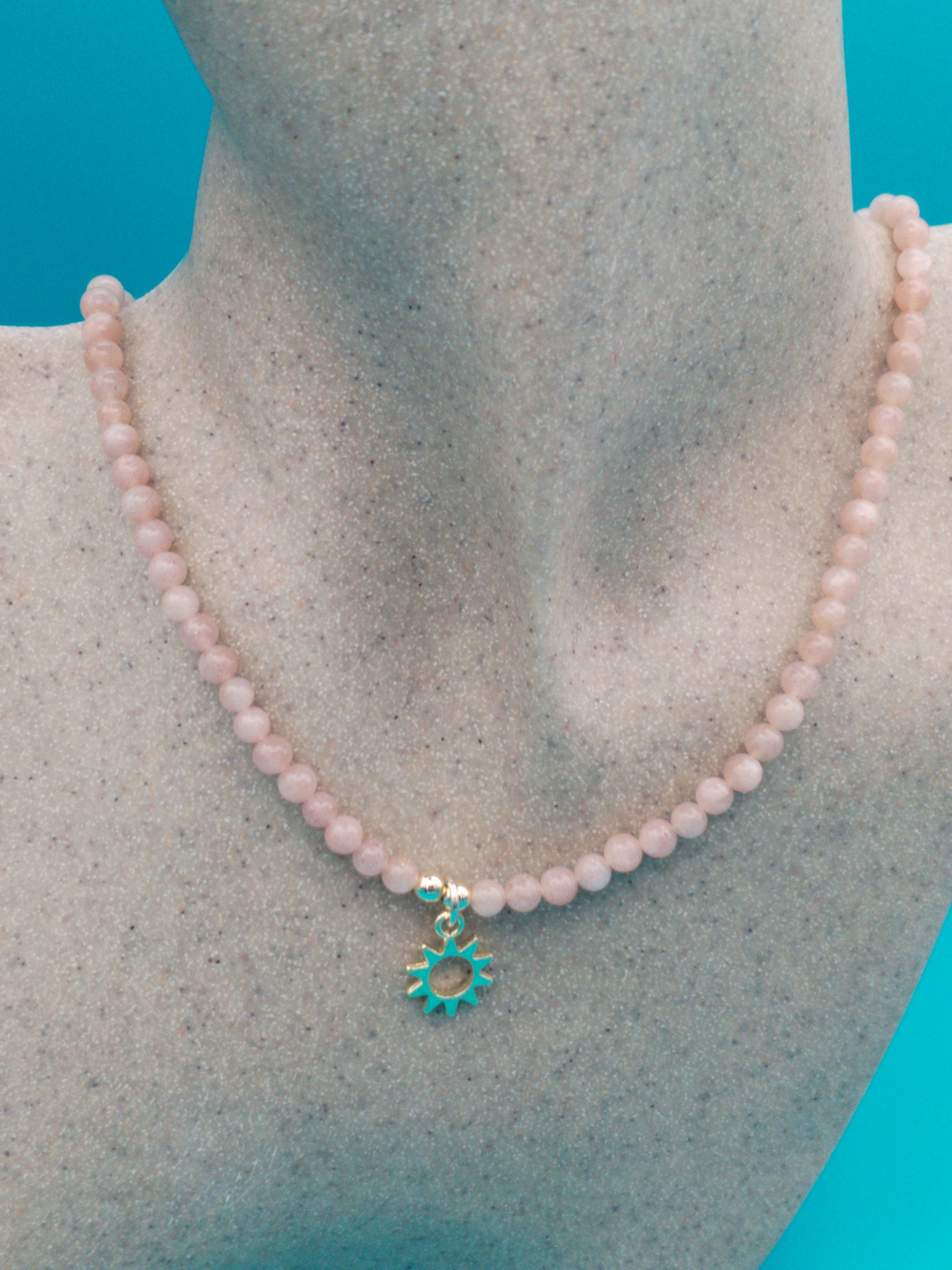 Collier ajustable en pierre de soleil &amp; pendentif soleil doré