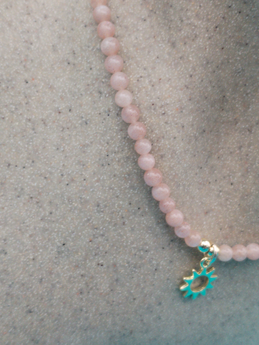 Collier ajustable en pierre de soleil &amp; pendentif soleil doré