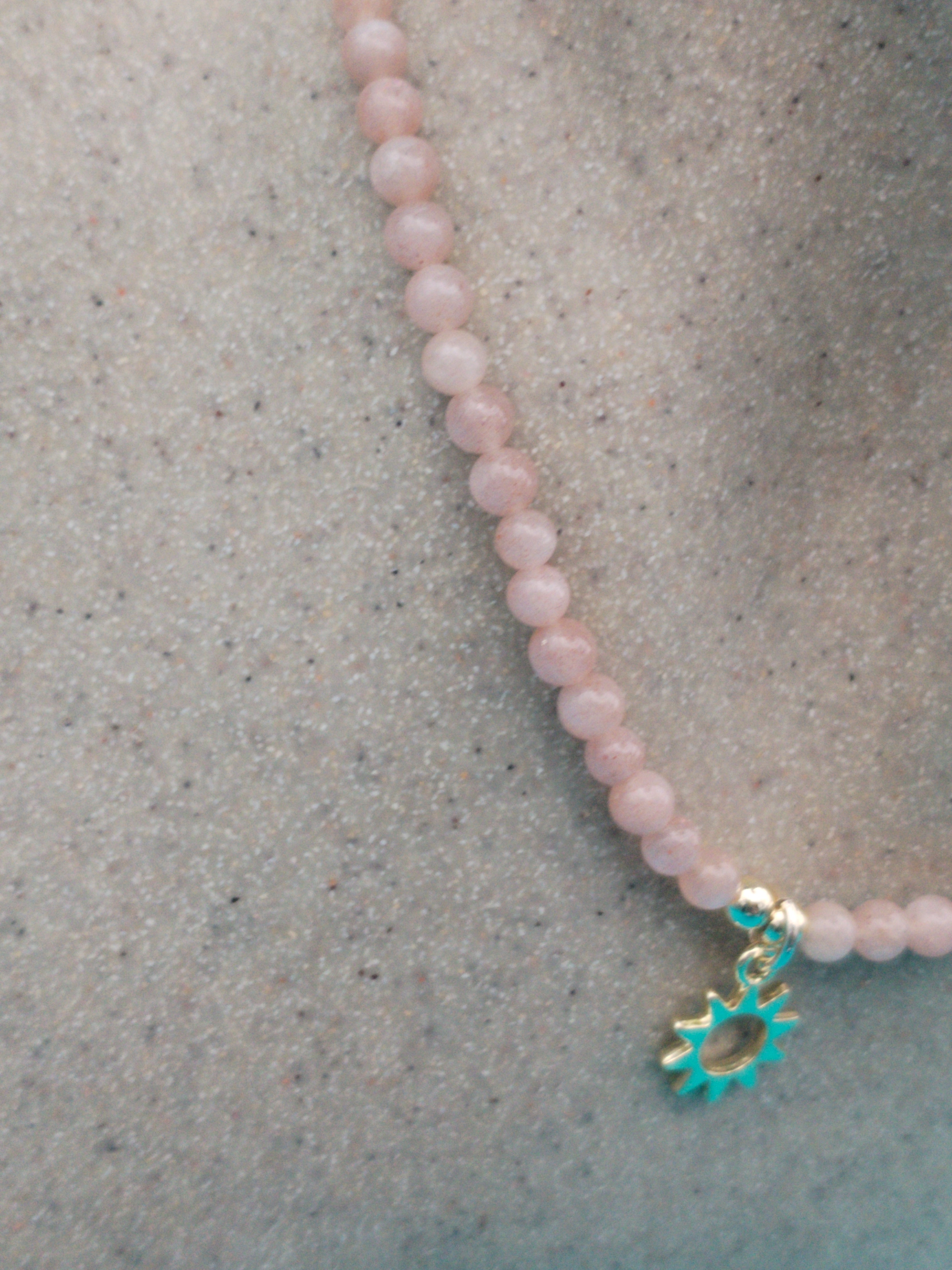 Collier ajustable en pierre de soleil &amp; pendentif soleil doré