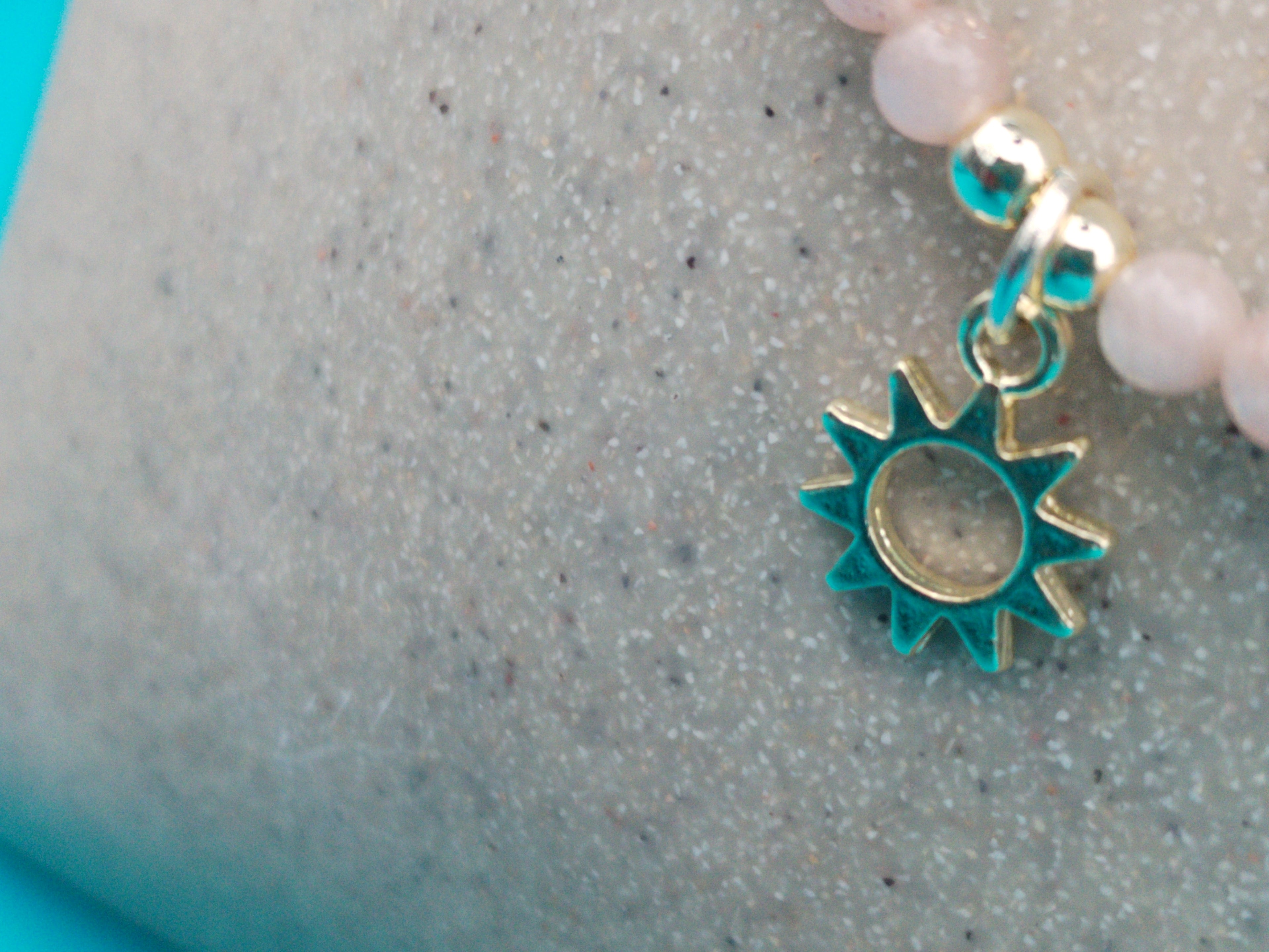 Collier ajustable en pierre de soleil &amp; pendentif soleil doré