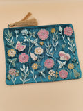 Pochette velours brodée fleurs et papillons – 20x15 cm