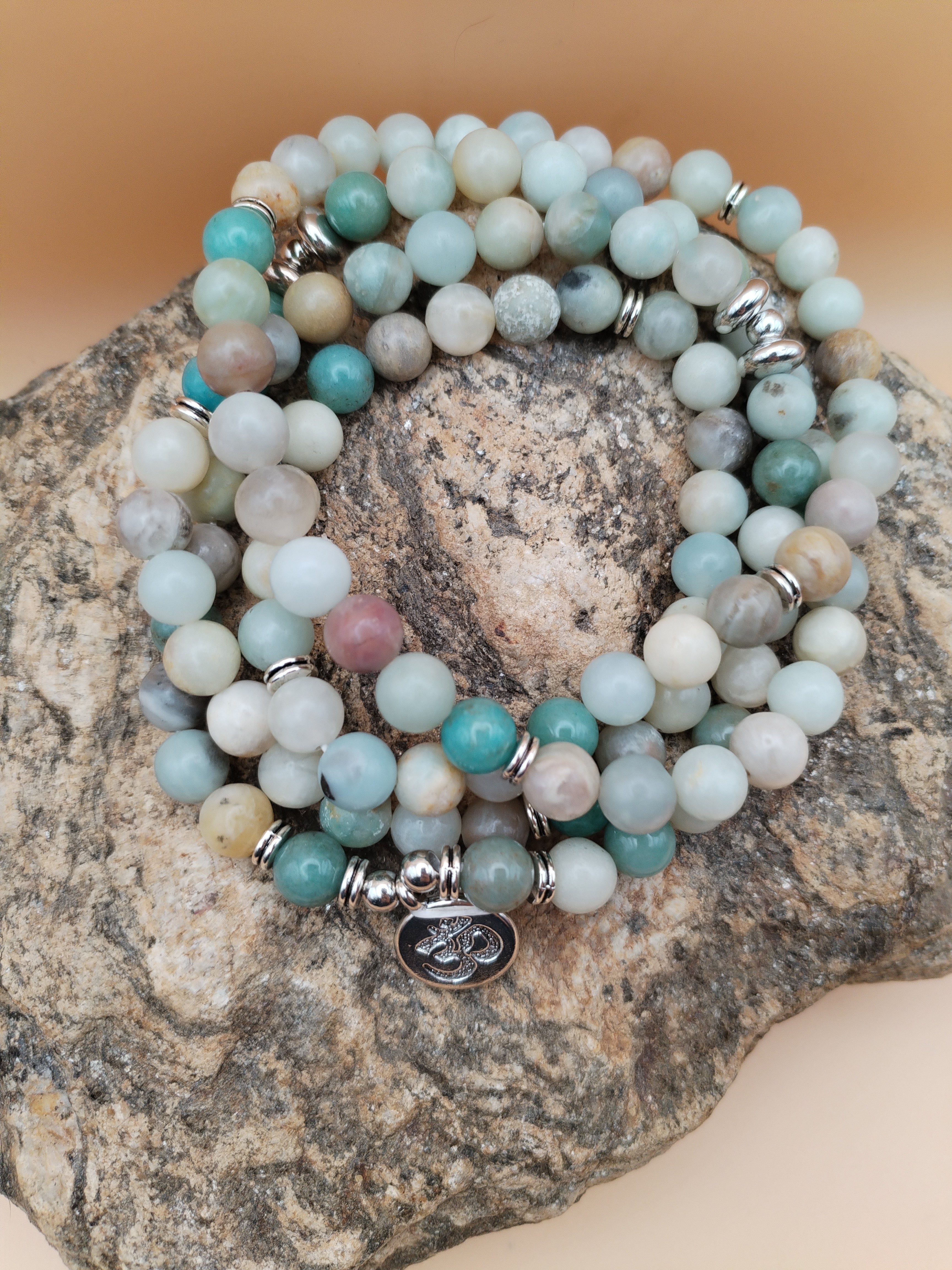 Mala bracelet/collier élastique en amazonite – 108 perles – breloque Ohm