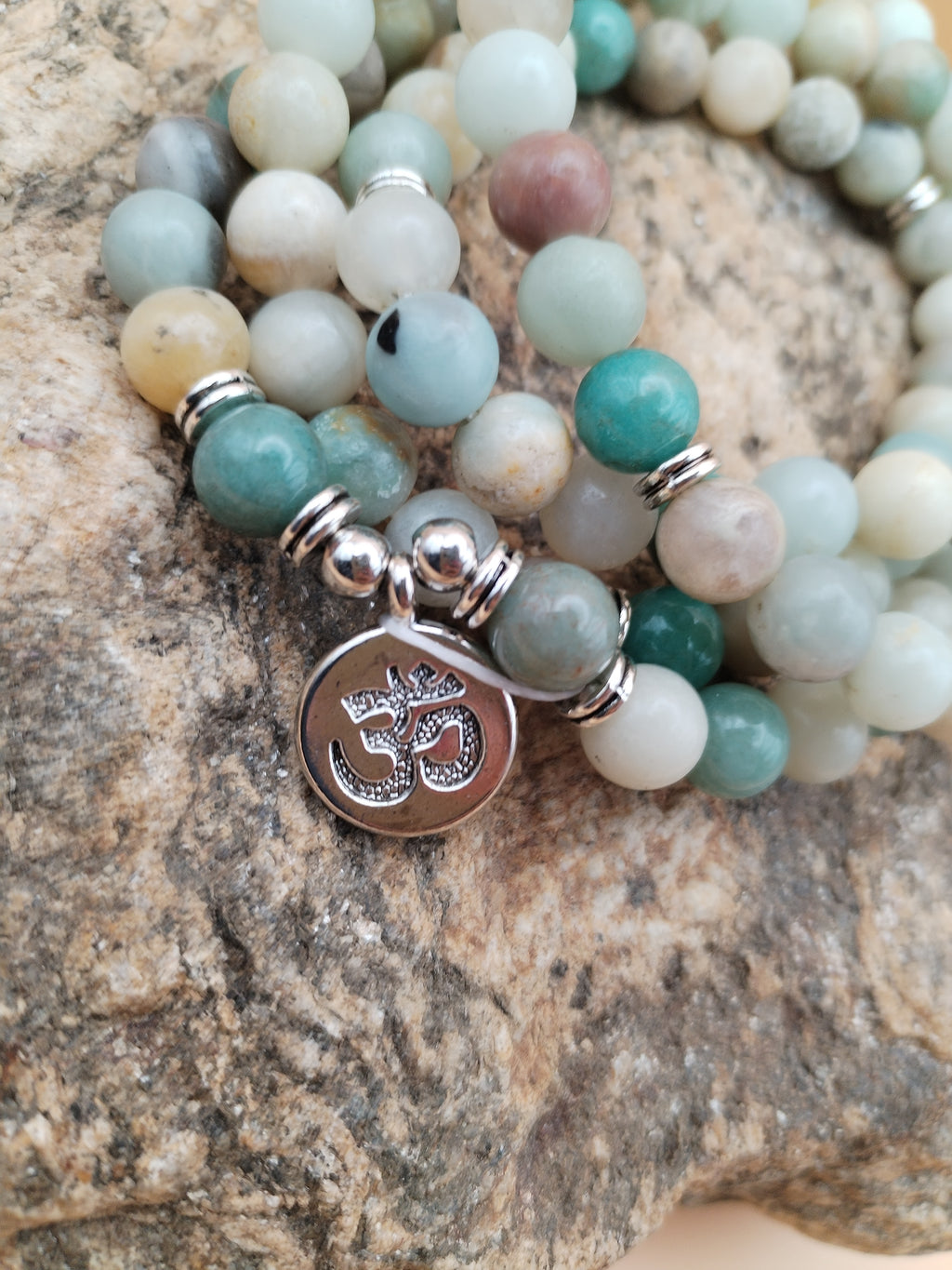 Mala bracelet/collier élastique en amazonite – 108 perles – breloque Ohm