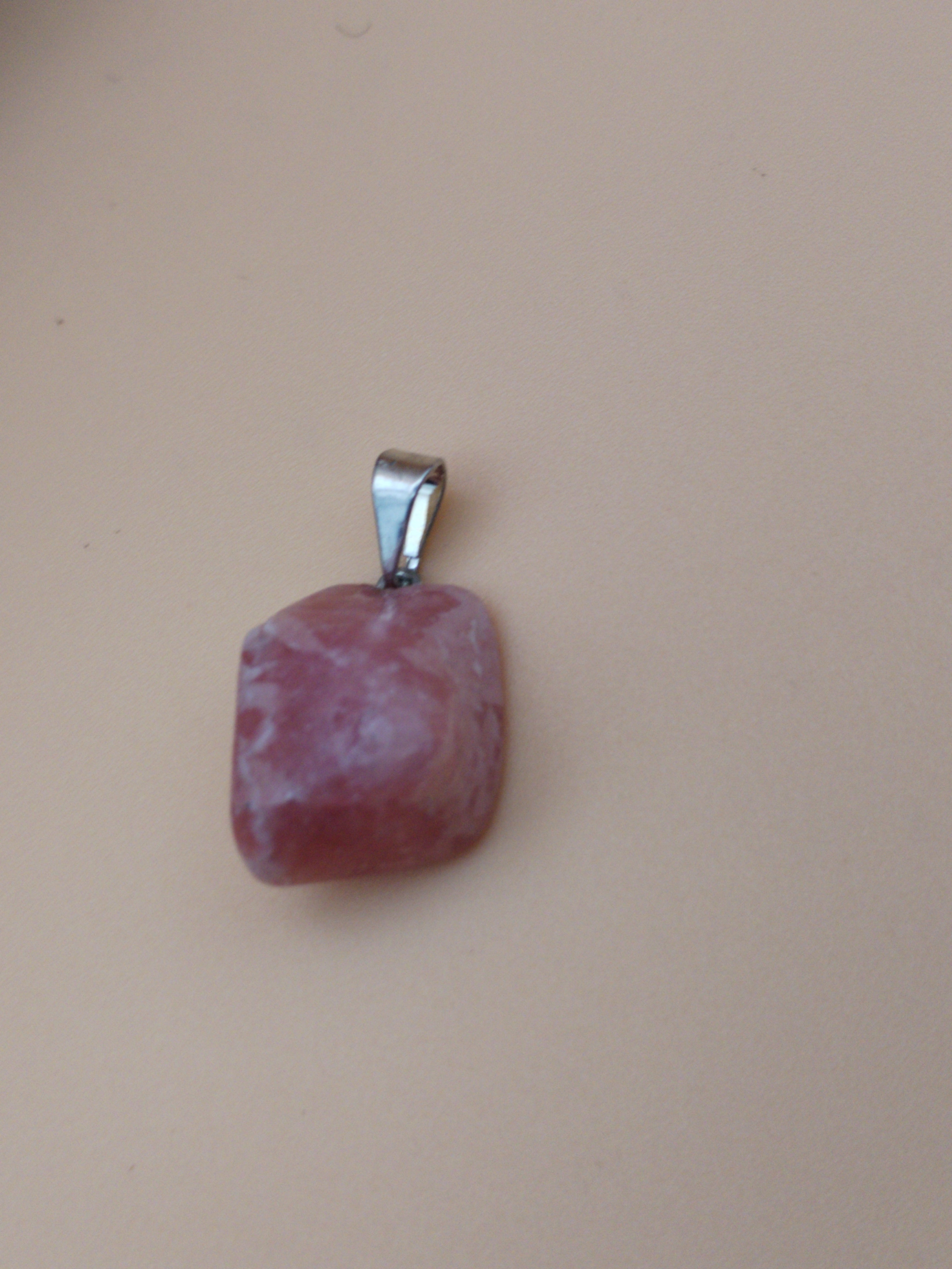 Pendentif en rhodochrosite naturelle – Pierre d’amour de soi & confiance