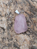 Pendentif en quartz rose naturel – Pierre d’amour & de douceur