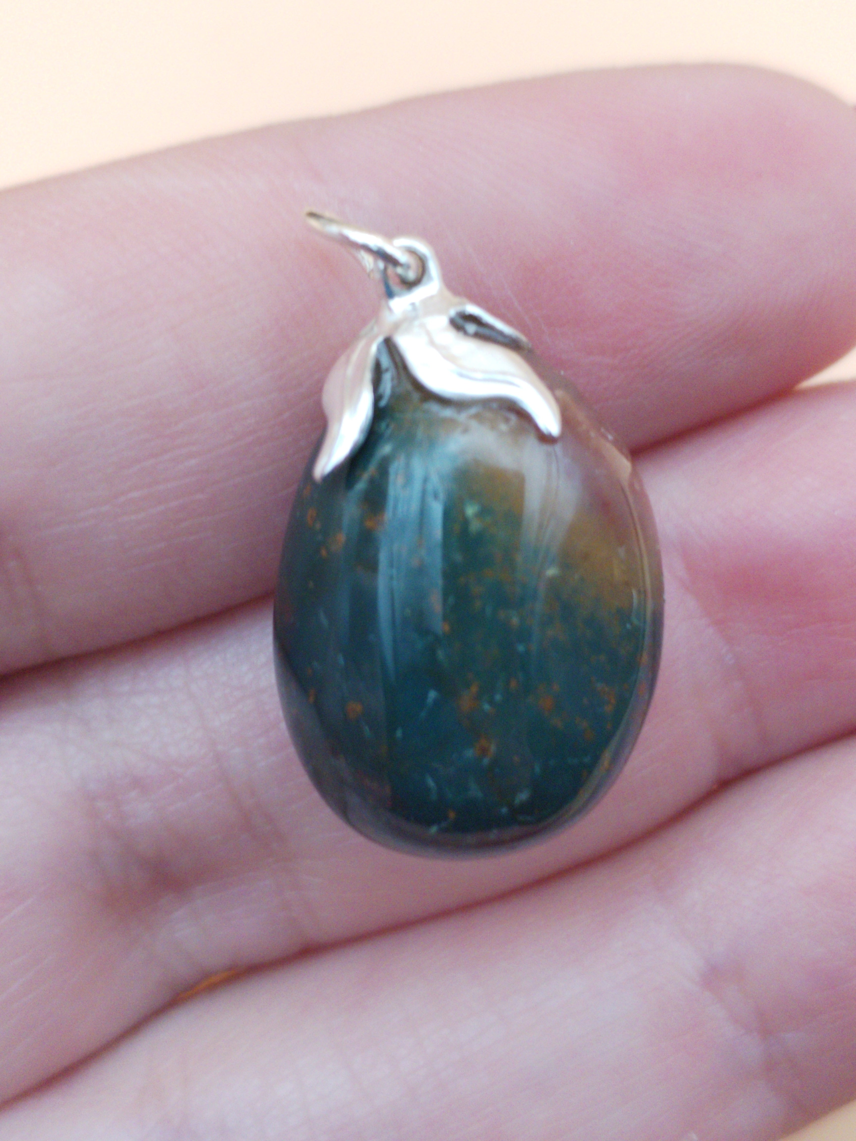 Pendentif Bloodstone naturel – Pierre gemme qualité A