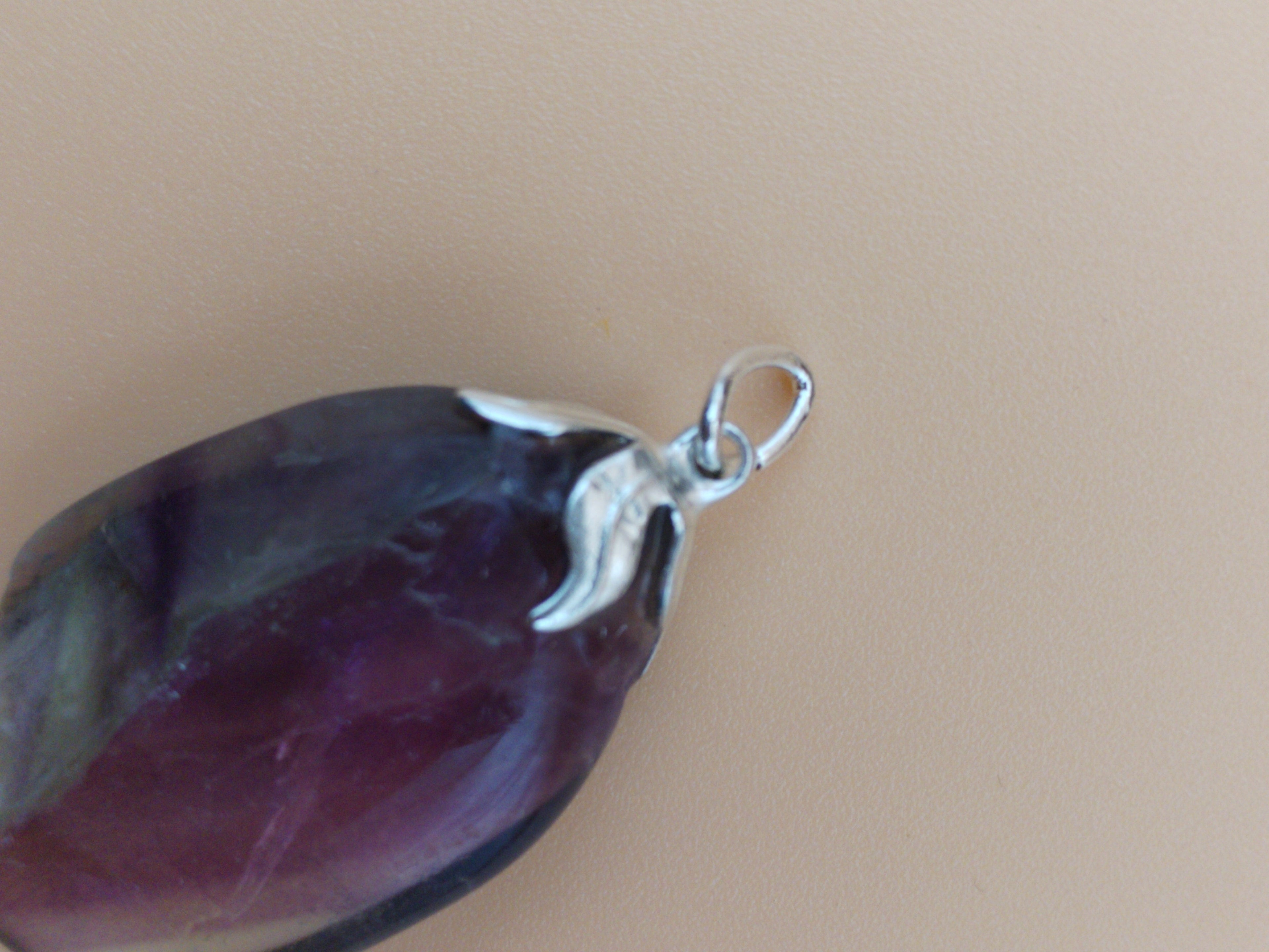 Pendentif Fluorite Arc-en-ciel naturelle – Qualité A