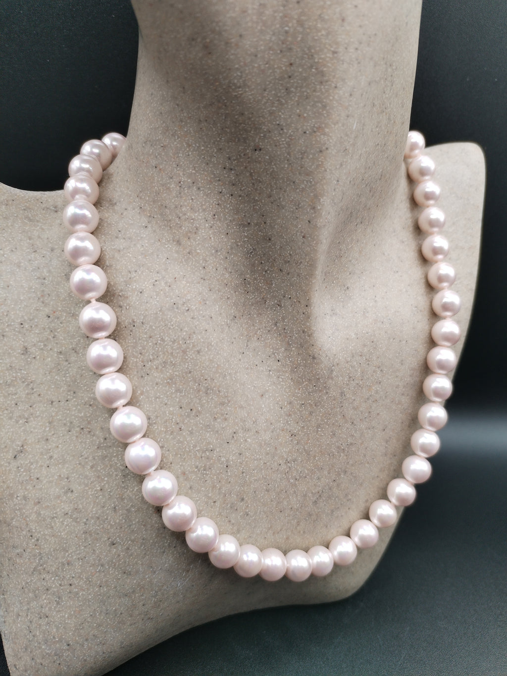 Collier élégant en perles de Majorque rose/beige  nacrées