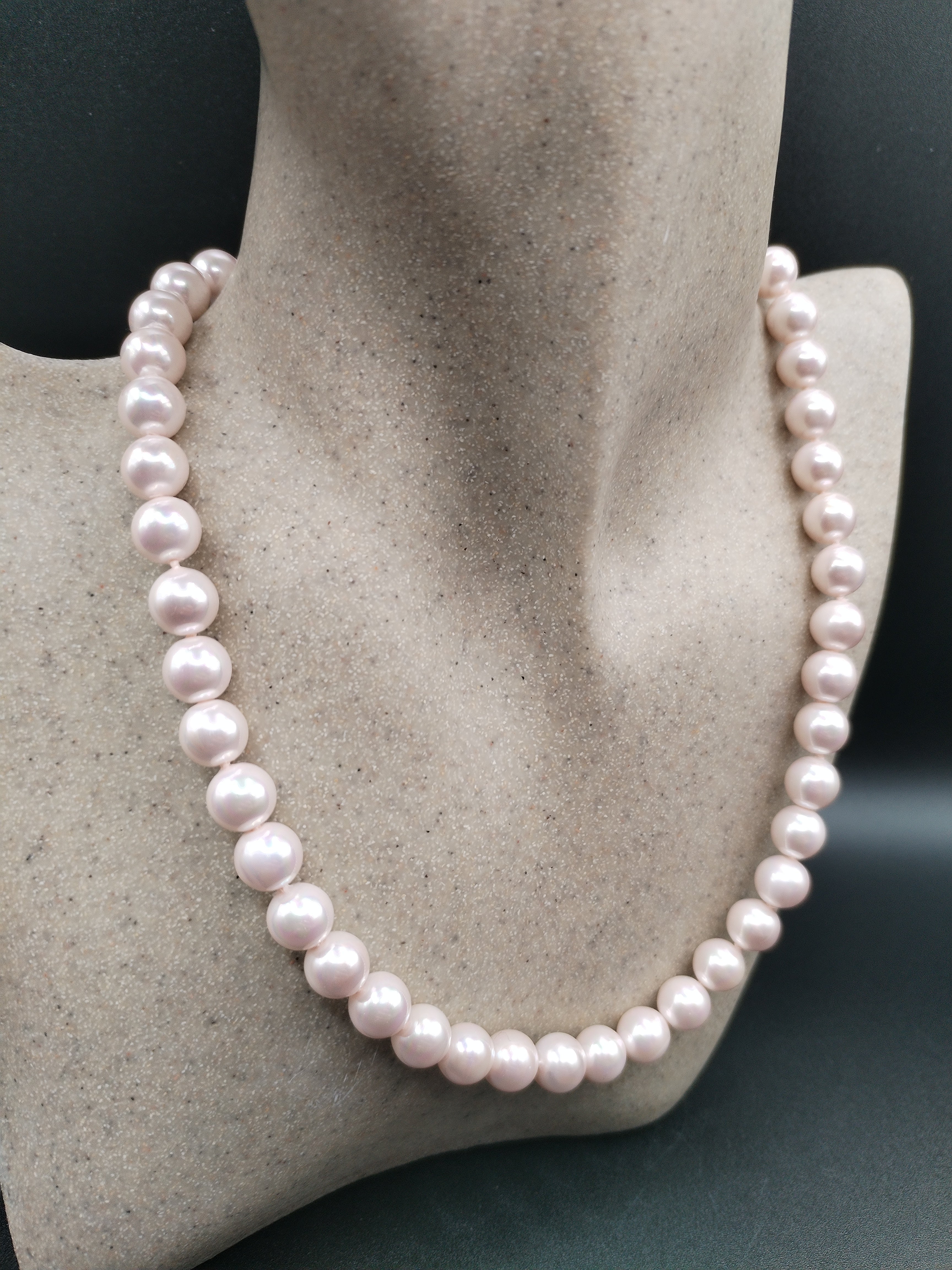 Collier élégant en perles de Majorque rose/beige  nacrées