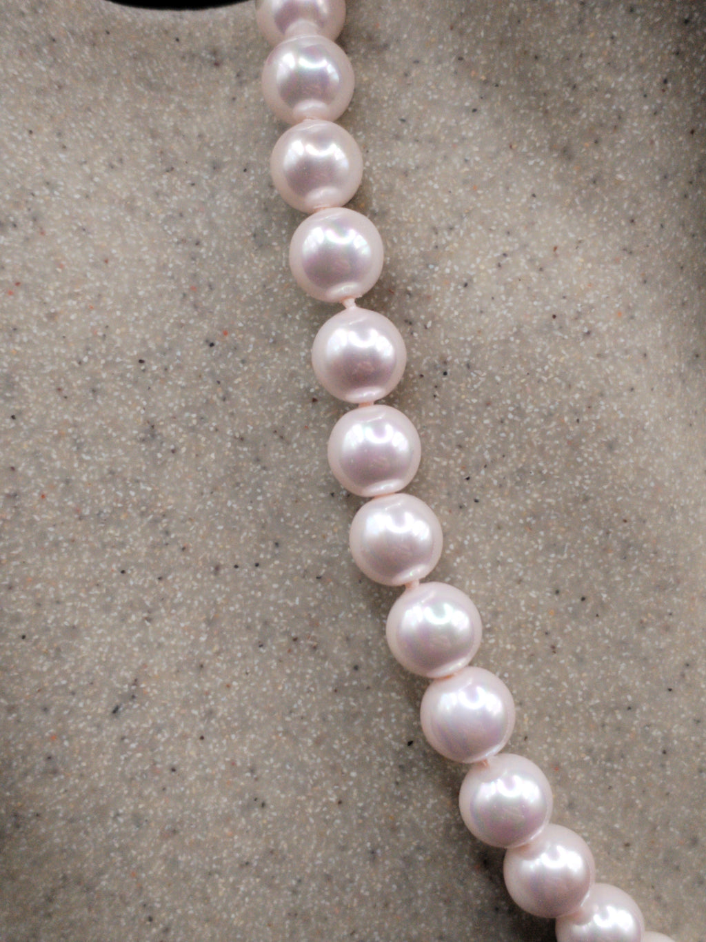 Collier élégant en perles de Majorque rose/beige  nacrées