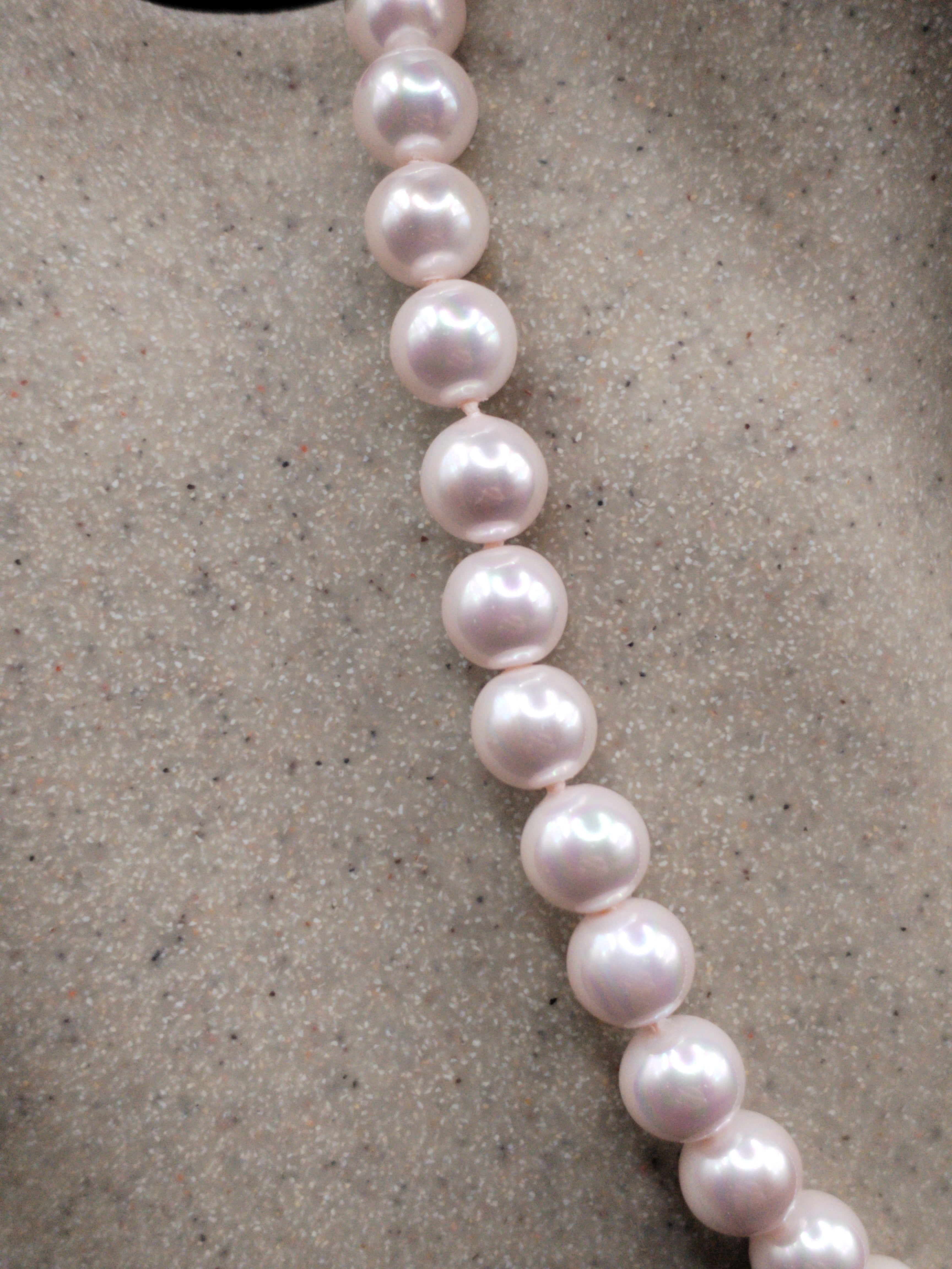 Collier élégant en perles de Majorque rose/beige  nacrées