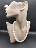 Collier élégant en perles de Majorque blanches nacrées