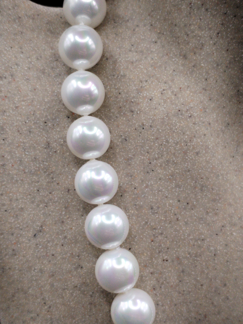 Collier élégant en perles de Majorque blanches nacrées