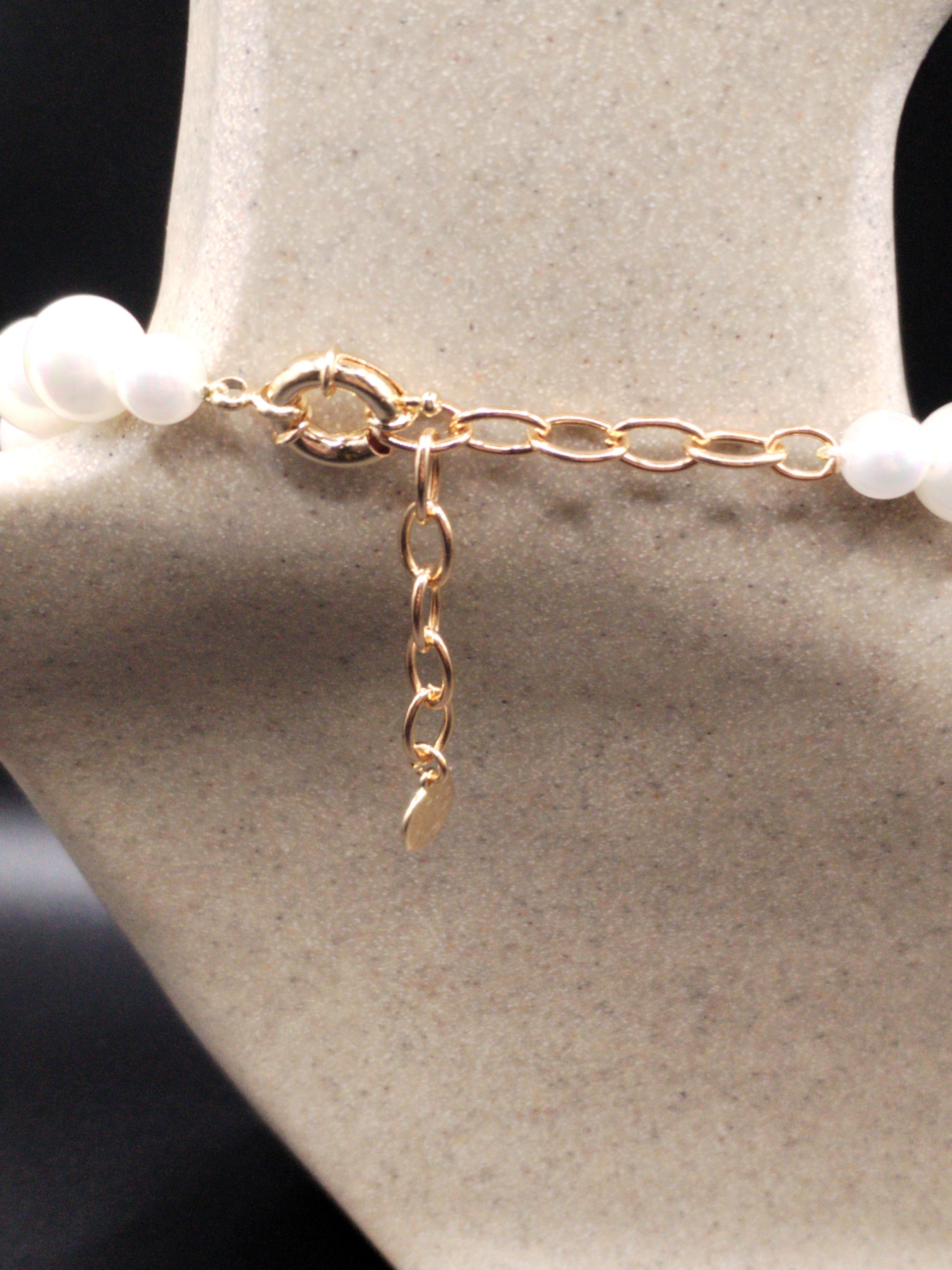 Collier élégant en perles de Majorque blanches nacrées