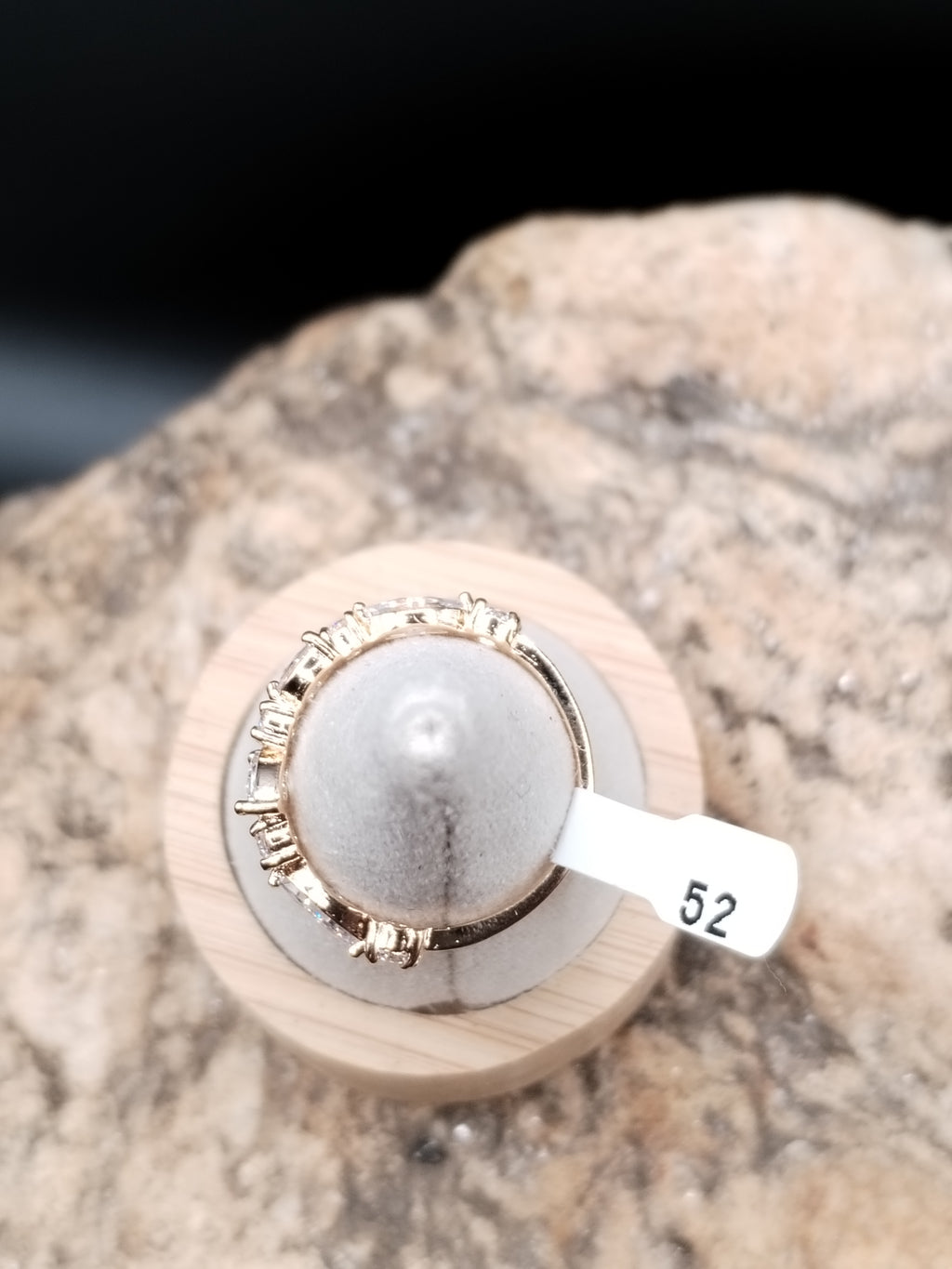 Bague élégante aux oxydes multiformes